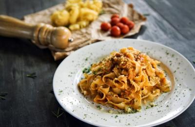 Turnkey North Shore Restaurant – $1.3M Sales – Real Estate Available for Purchase